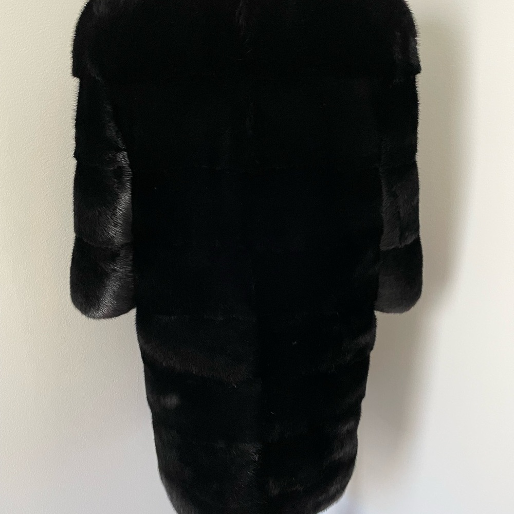 Stylish modern mink coat - Picture 11 of 12